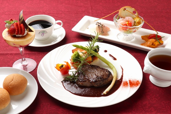 黒毛牛のステーキ　赤ワインのマスタードソース