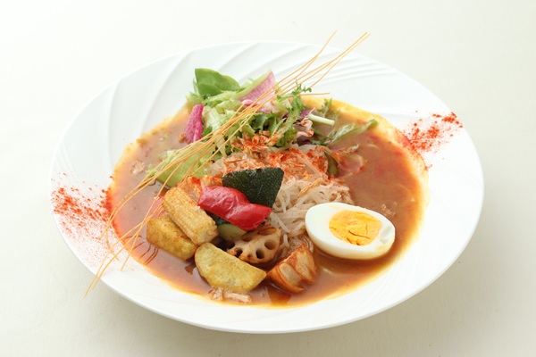 夏野菜のカレー冷麺